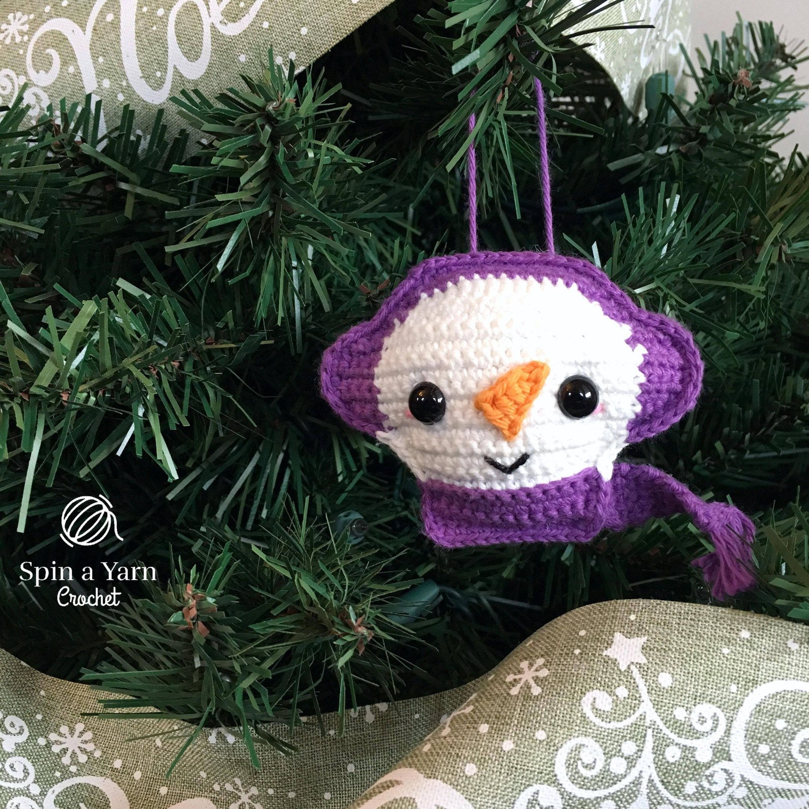 Snowman Ornament close