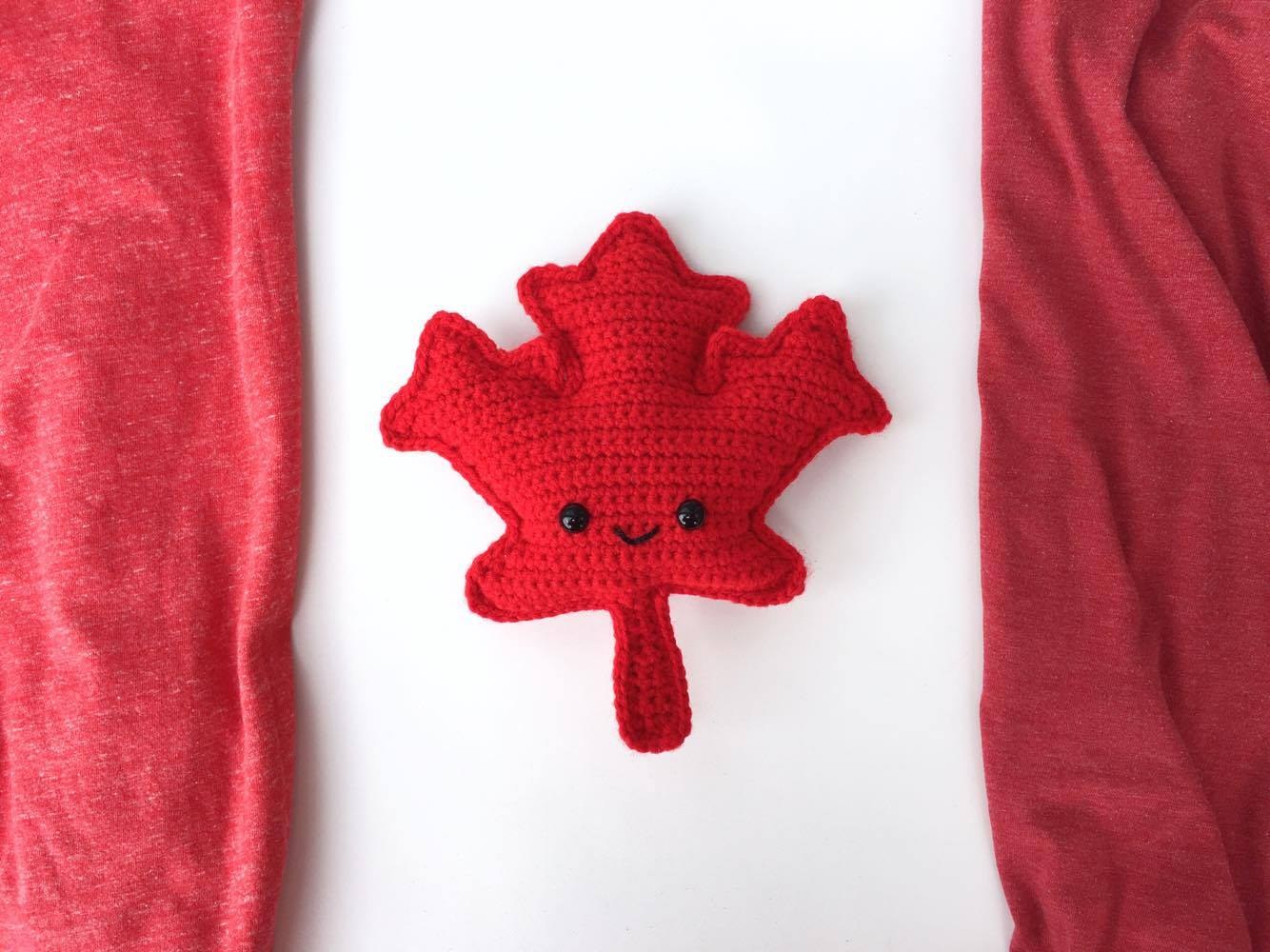 How to Crochet a Kawaii Autumn Maple Leaf Plush: Free Fall Decor Pattern & Tutorial