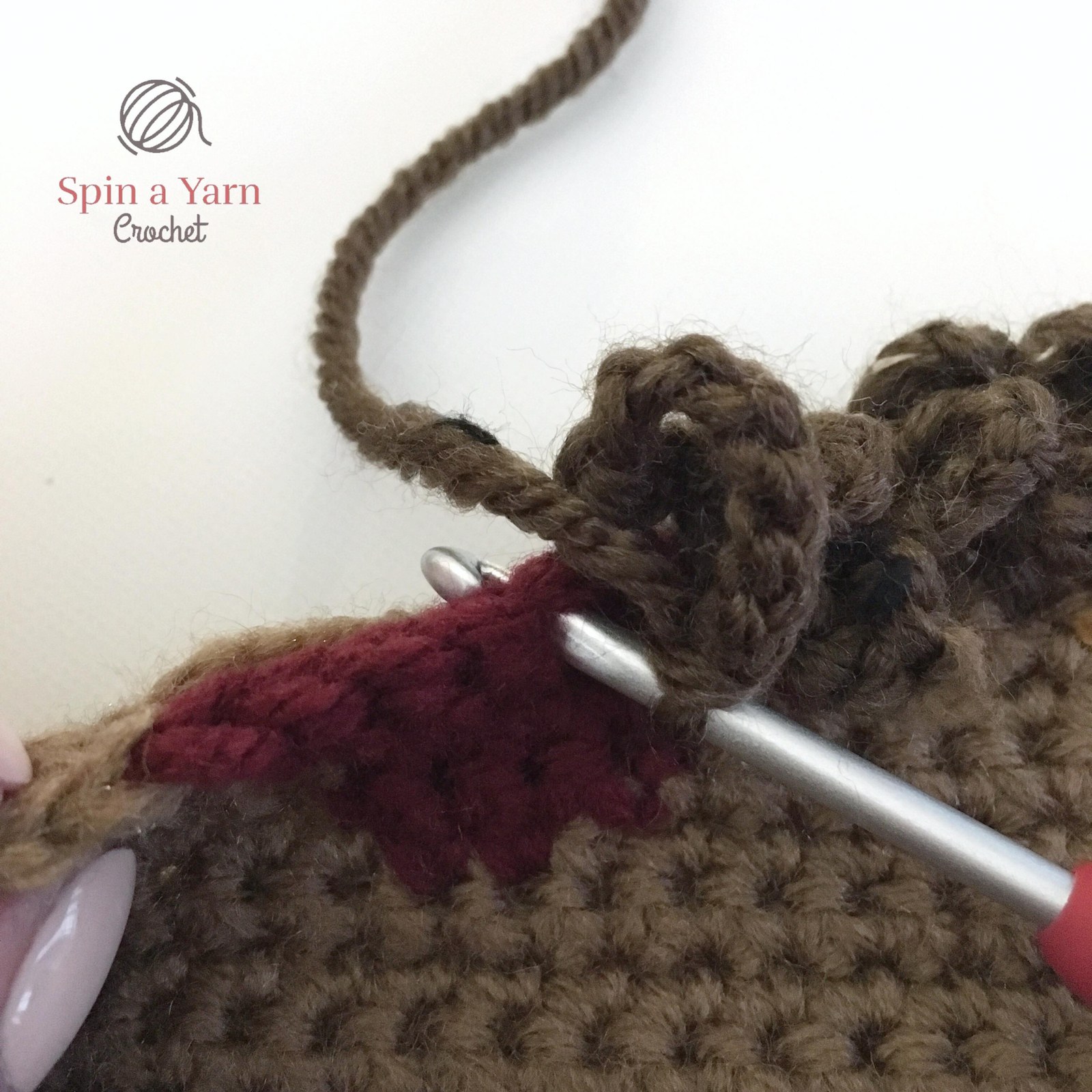 Crocheting chain loop st
