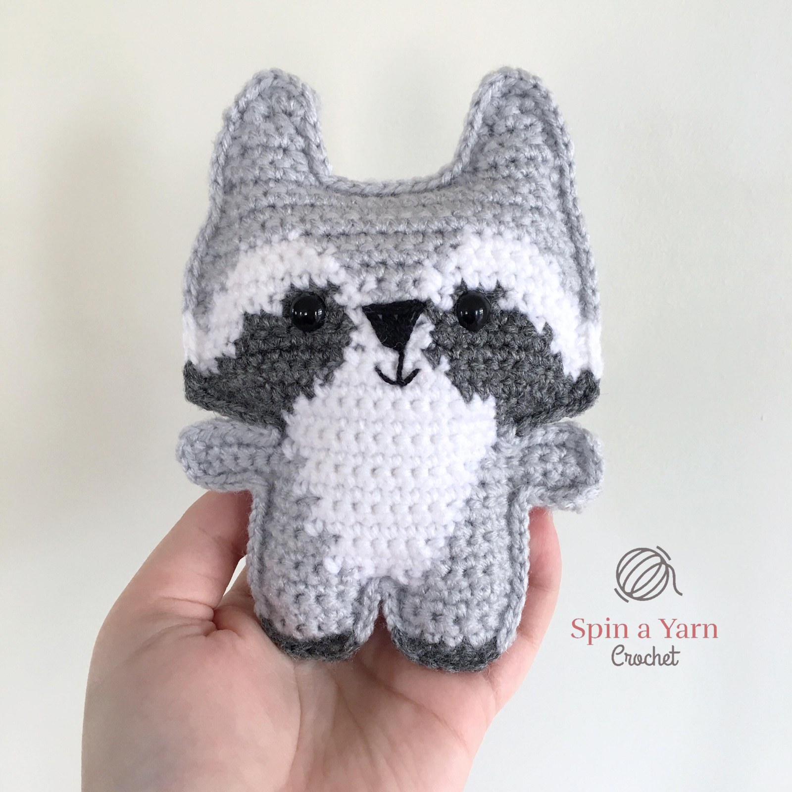 How to Crochet a Woodland Pocket Raccoon Amigurumi: Free Woodland Plushies Pattern & Tutorial