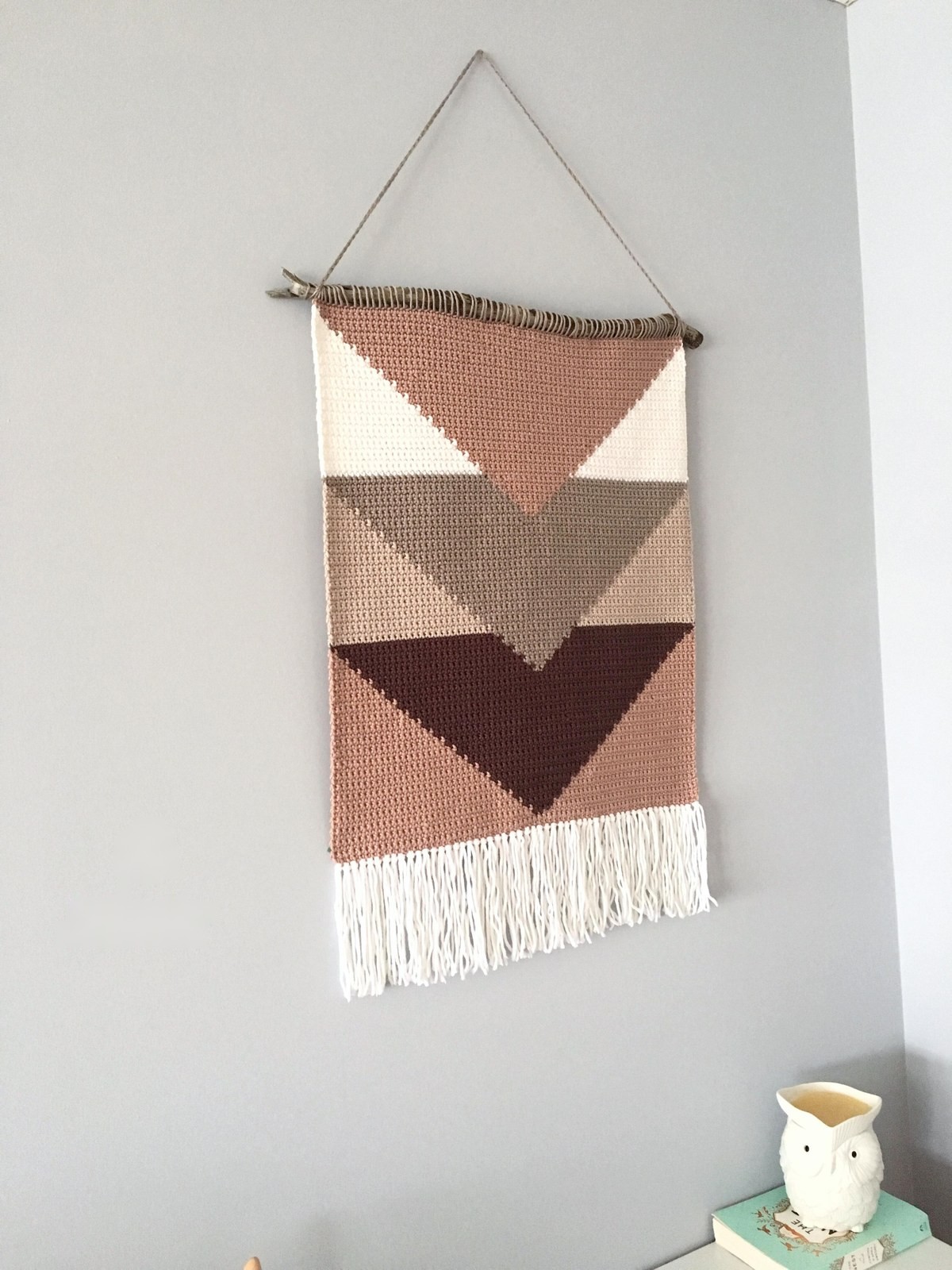 How to Crochet a Retro Boho Fringe Wall Hanging: Free Wall Hangings Pattern & Tutorial
