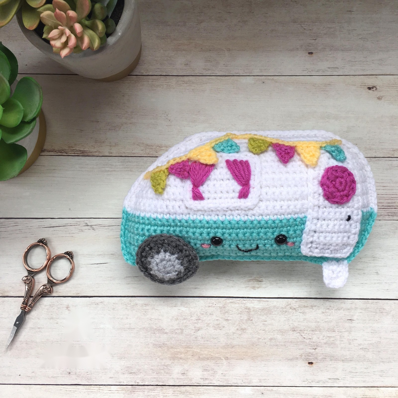 How to Crochet a Vintage Retro Camper Van Plushie: Free Retro Plushies Pattern & Tutorial